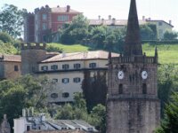 Comillas 048